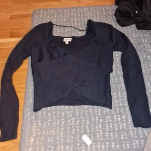 Långärmad magtröja - Långärmad magtröja från Vero Moda, storlek L, lite V-Ringning men mycket bekväm