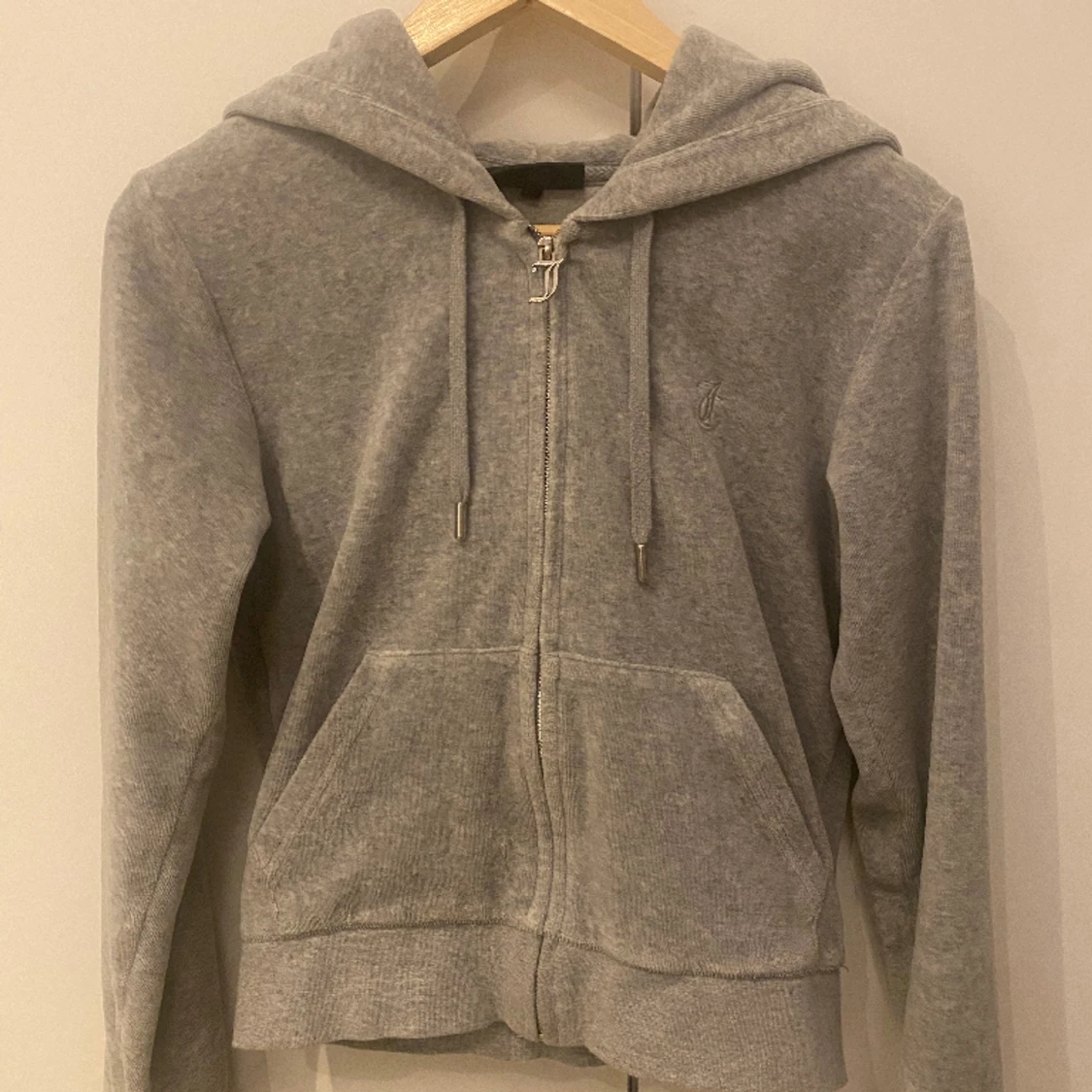 Grå juicy tröja - 90