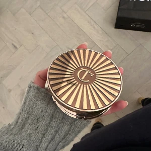 Charlotte tillbury - Kräm bronser från Charlotte tillbury. Endast testad🥰 nypris är 615
