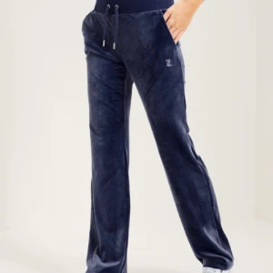 Byxor - Säljer nu dessa byxor,  använda extremt fåtal gånger, sköna i materialet och alla diameter är intakta! 