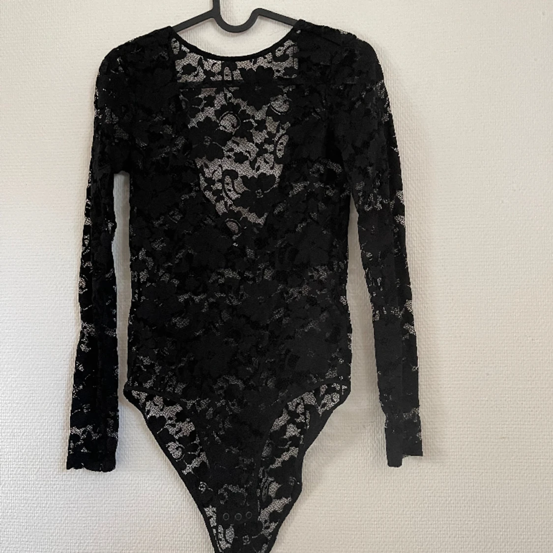 Spets top med öppen rygg - 90