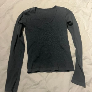 Långärmad tröja - Mycket bra skick, använd 2-3 gånger