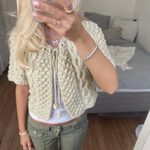 Bolero/kortärmad kofta - Suuuper söt!!