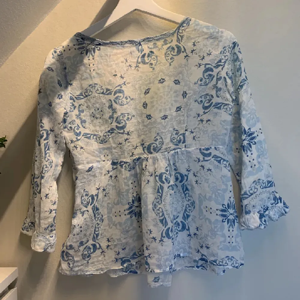 Säljer denna jätte fina odd Molly blus som är perfekt nu till sommaren! 💕. Blusar.