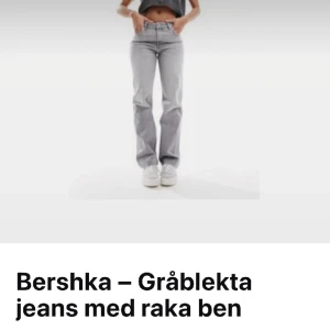 Jeans - Ett par helt nya gråa jeans ifrån asos med lapp kvar! Var inte riktigt min stil därför säljer jag💗