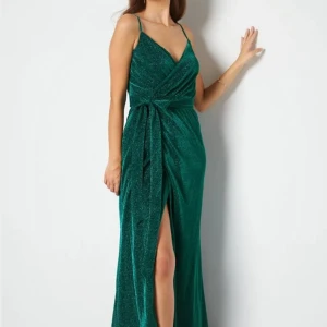 Grönglittrig balklänning - En superfin långklänning från bubbleroom. Den är helt i nyskick då den aldrig kom till användning tyvärr