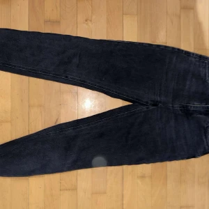 Jeans  - Helt nya jeans 