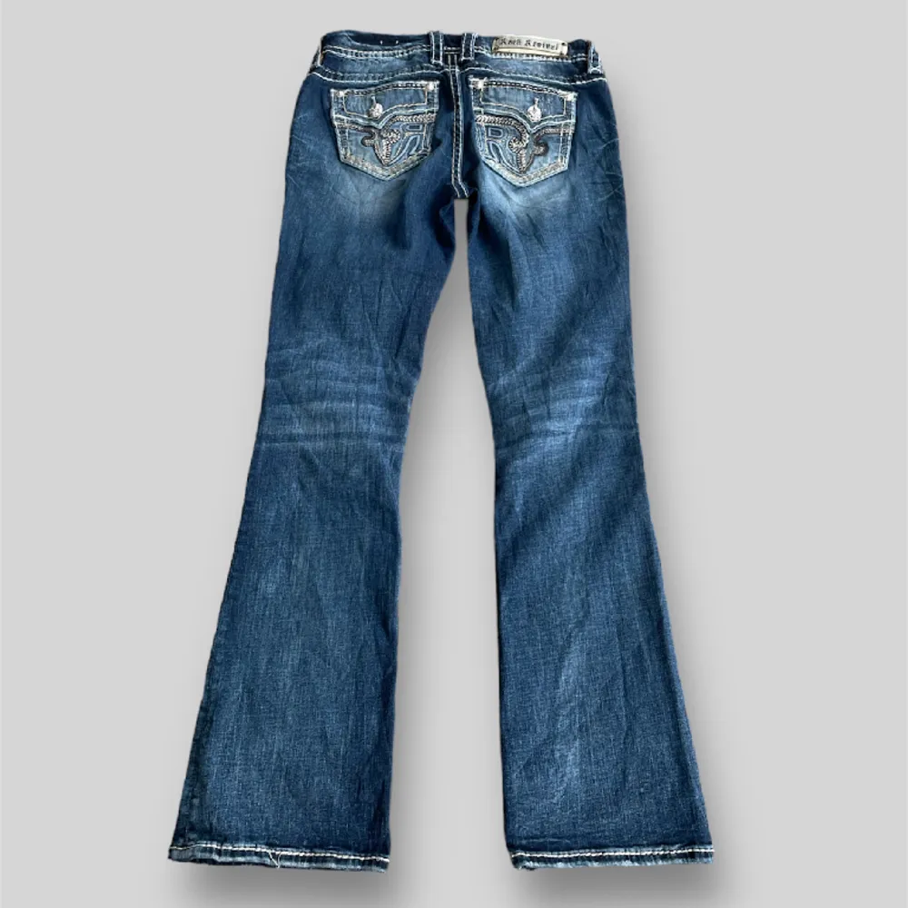 Rock Revival jeans i fint skick i modellen mid rise boot, tag: storlek 29. Ytterbens längden är ca 102cm och midjan är ca 39cm rakt över. Tveka inte på att kontakta vid minsta fundering!. Jeans & Byxor.