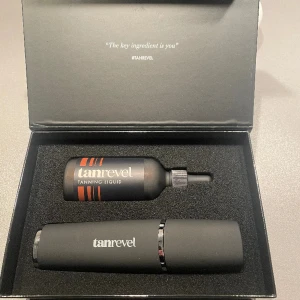 Tanrevel pro och tanrevel one! - ❗️Tanrevel pro såld❗️Säljer nu dessa maskiner+ tanningvätskor från tanrevel! Tanrevel pro är HELT orörd och aldrig använd, och One maskinen (den som syns på bild tre) är använd två gånger. 450 för one maskinen💓