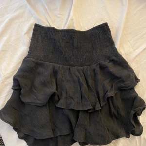 Kjol - Fin svart kjol. Storlek S