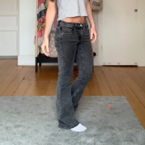 Lågmidjade jeans - Säljer mina lågmidjade jeans från gina😻