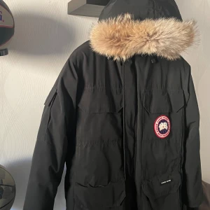 Canasta Goose expedition  - Kan passa M. En parka jacka gjort för de kallaste klimaten. Äkta. Kan äkthet checkas vid upphämtning 