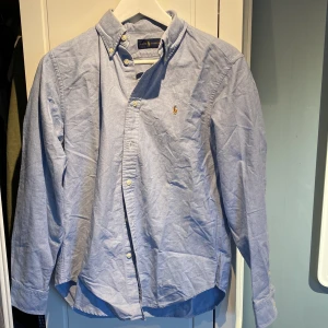Ralph lauren skjorta - Hej, säljer denna snygga ralph lauren skjorta då den ej passar mig. Skjortan är i gott skick☺️