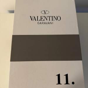 Hej jag vill sälja mina helt nya Valentino skor, oanvända…. 