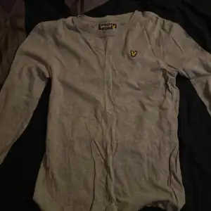 Fin lyle n scott tröja  Jättebra skick och använd ett fåtal gånger