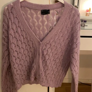 Stickad kofta - Stickad kofta från asos i st S💗 Skriv för frågor eller bilder