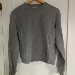 Grå Sweatshirt NA-KD - Najs grå sweatshirt från NA-KD, använd fåtal gånger ✨ Tunnt material! 