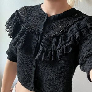 Bolero/Kort kofta  - Säljer denna bolero/kortärmade koftan från zara!!