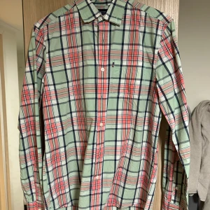 Lexington Skjorta storlek Small - Lexington skjorta i storlek small. Oanvänd bara testad så i nyskick