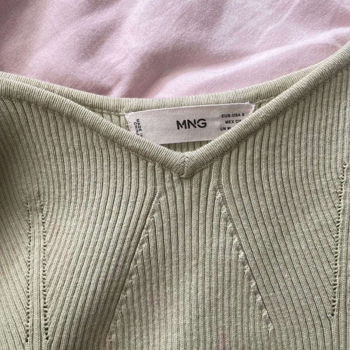 Fin söt cream grön topp med vingarmar, jätte fin till sommar, man kan ha den som Off shoulder💓💓 - 91