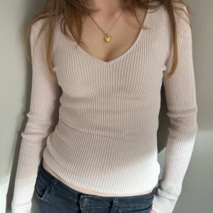 Snygg beige ribbad tröja ! - Nyskick! Aldrig använd❤️