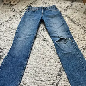 säljer dessa skitsnygga jeans då dom inte kommer till användning❤️❤️❤️❤️