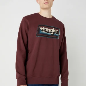 Wrangler Sweatshirt - dahlia, relaxed fit L - Helt oanvänd, endast prövad 1 gång. Tyvärr saknas prislapp då den föll av vid provningen Enl. Wranglers hemsida är den relaxed fit, men skulle nog beskriva den mer som loose fit.  Säljer på grund av fel storlek Rökfritt och pälsdjursfritt hem