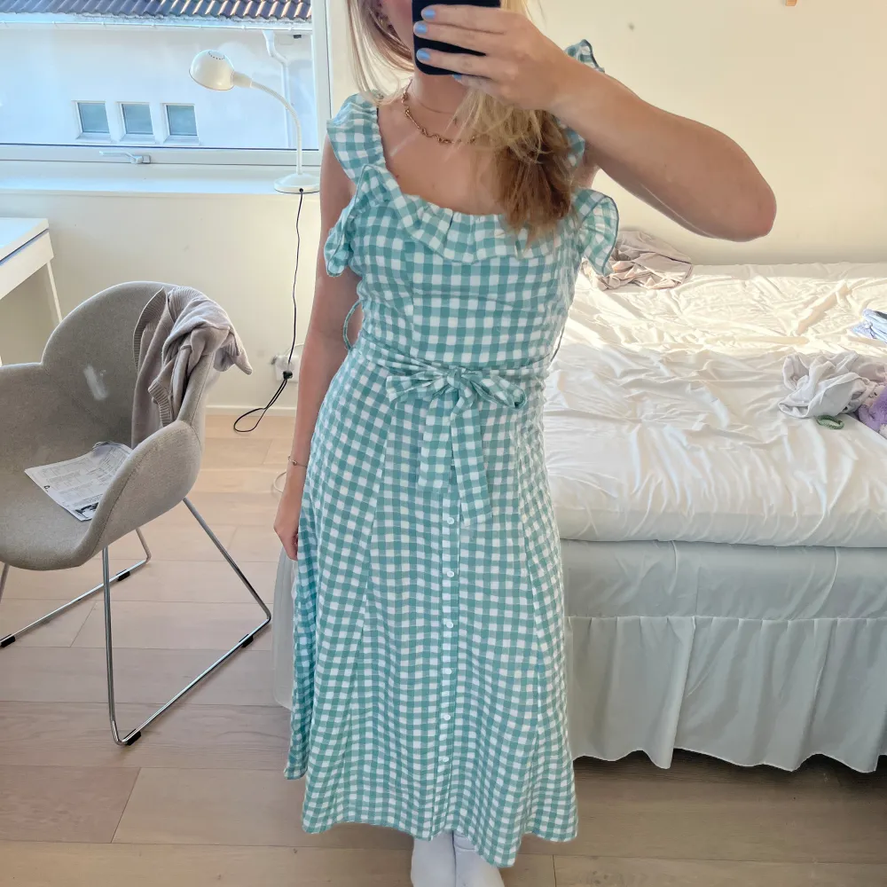 Somrig klänning från Boohoo TALL!💕 kommer inte till användning längre💕💕. Klänningar.