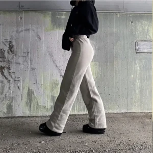 Byxor madlady - Mjukisbyxor från ida Carlssons kollektion med madlady💗stl M men små i storleken så passar mig med S