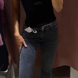 Lågmidjade jeans från Gina i jättebra skick, skriv för fler bilder