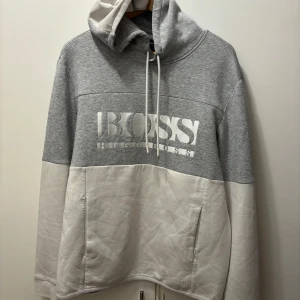 Super fin Hugo boss - Säljer denna sköna boss tröjan som är i super bra skick!