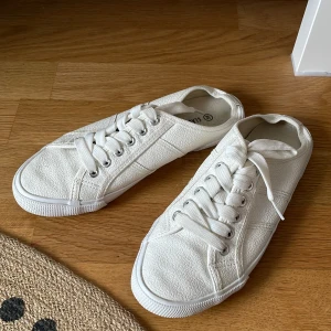 backless sneakers - White backless sneakers  Used but in good condition  It has shiny surface 