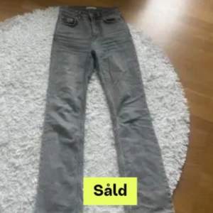  säljer ett par super fina jeans från Gina tricot😍