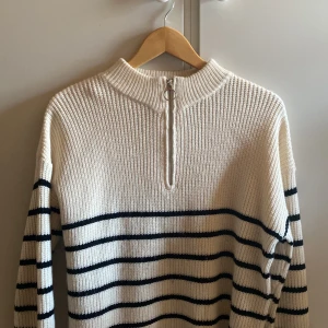 Stickad tröja - Säljer min randiga stickade tröja då jag tröttnat på den💗