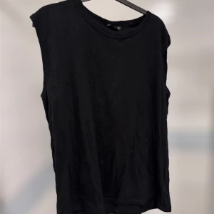 Tröja - Simpel men fin kortärmad tröja från Skill 1963 i storleken XL!!