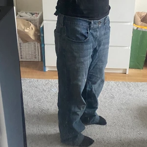 Oversized jeans - Trendiga oversized jeans bra skick
