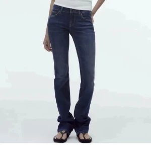 Lågmidjade Zara jeans - Populära lågmidjade zara jeans💓i nyskick