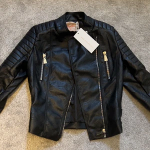Chiquelle moto jacket - Oanvänd lappen är kvar storlek xs