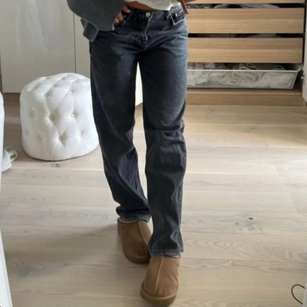 Low Waits straight leg jeans, storlek 36. Helt nya skriv privat vid intresse💕🩷. Jeans & Byxor.