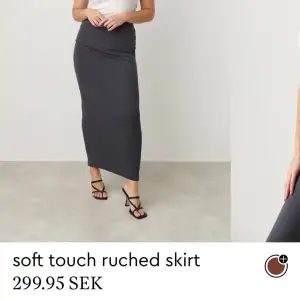 Säljer denna helt nya Gina kjolen, hör av er vid egna bilder💓