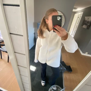 Vår jacka - En jätte fin vit vårjacka från ginatricot💕perfekt till promenader och annat