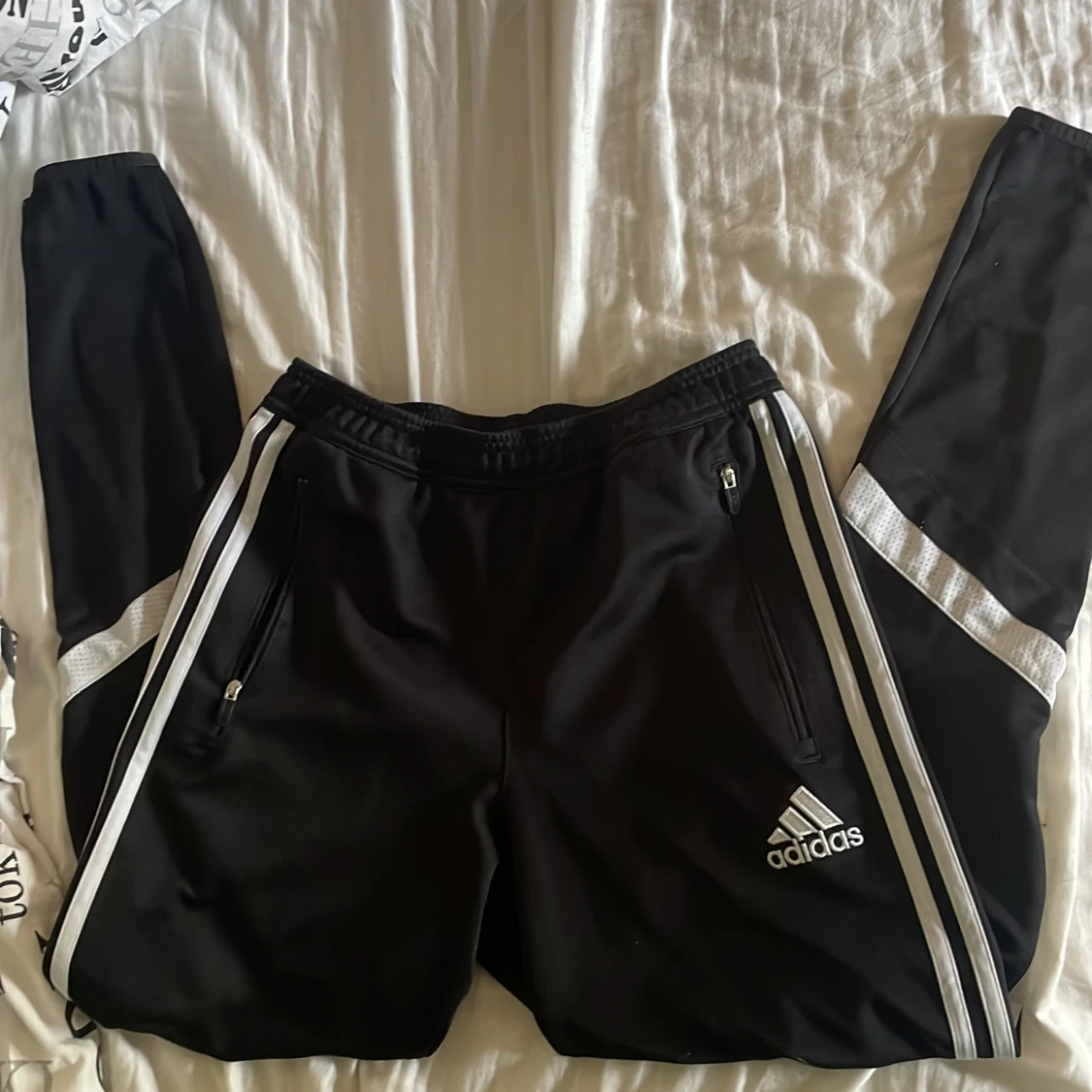 Adidas träningsbyxor