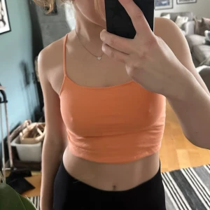 Toppar - Använt men fint skick. Båda två för 50kr!