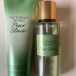 Säljer body lotion och body mist från Victoria secret i doften pear glacé eftersom de inte används ofta. Misten är använd ett par gånger men har ändå det mesta kvar, lotionen är endast använd en gång. Kan sälja båda för 300 eller 1 för 180❤️