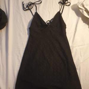 Säljer denna klänning från H&M i storlek XS. 50kr+frakt