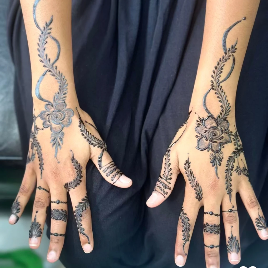 Henna artist  - 92
