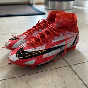 Nike CR7 fotbollsskor  - Snygga Nike fotbollsskor med originalpris på 1700kr ungefär