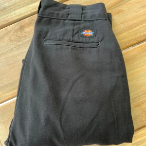 Dickies kostym byxor  - Säljer nu mina kostymbyxor från Dickies då de blivit förstora för mig. 