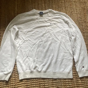 Champion sweatshirt  - Champion sweatshirt. Säljer då den aldrig kommer till användning. Inga defekter.