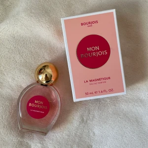 Parfym mon bourjois - Superhärlig parfym från Bourjois köpt i Frankrike💞 doftar citrus och blommig så jättefräsch till våren🫶💖knappt använd då jag har för många parfymer🫶🫶